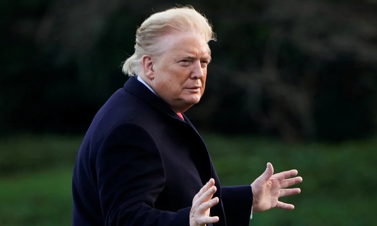 haveigotnews's tweet image. Donald Trump has called on Coca-Cola to change its recipe by swapping out corn syrup for natural sugar. Which is surprising, as usually he's all for an artificial addition