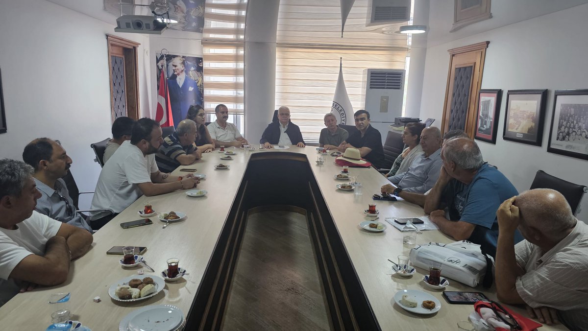 🔴1 Ağustos’ta başlayacak olan 8. dönem toplu sözleşme görüşmeleri öncesi ülkenin dört bir yanındayız!   
Bu kapsamda Konfederasyonumuz KESK, Balıkesir Burhaniye’de önemli bir buluşmaya imza attı. Eğitim Sen Genel Sekreteri Zülküf Güneş ve KESK MYK üyesi Erdal Karakuş'un