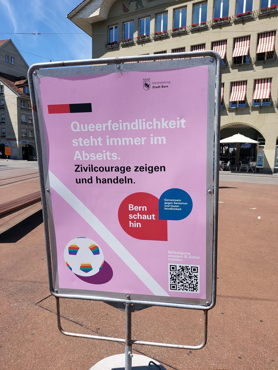 awakenwithpete's tweet image. Ich gehe mal davon aus, dass schon die leiseste Kritik an der #LGBTQ-Kirche als queerfeindlich gelabelt wird. Dass Bern "hinschaut", nehme ich als Drohung wahr, denn das geht in Richtung DDR 2.0. 👀
