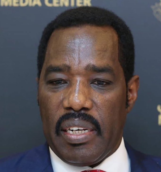 أرجو انو الناس ما تشنِّف الحكومة قبل ان تبدأ أعمالها التنفيذية بشكل فعلي.
هسي شوفو سعادتو الوزير دا اجتهد كيف على مستوى الوش ؟