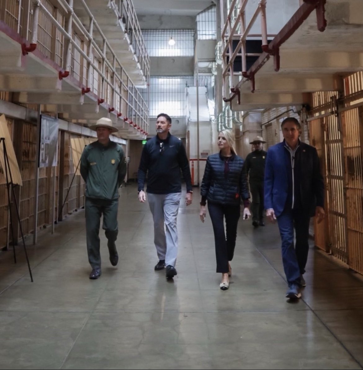 AGPamBondi's tweet image. A great morning at Alcatraz with @SecretaryBurgum.
Under President Trump, we are Making America Safe Again.