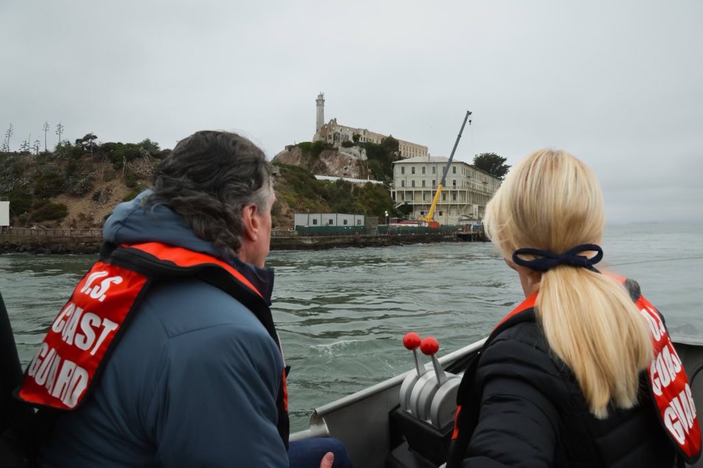 AGPamBondi's tweet image. A great morning at Alcatraz with @SecretaryBurgum.
Under President Trump, we are Making America Safe Again.