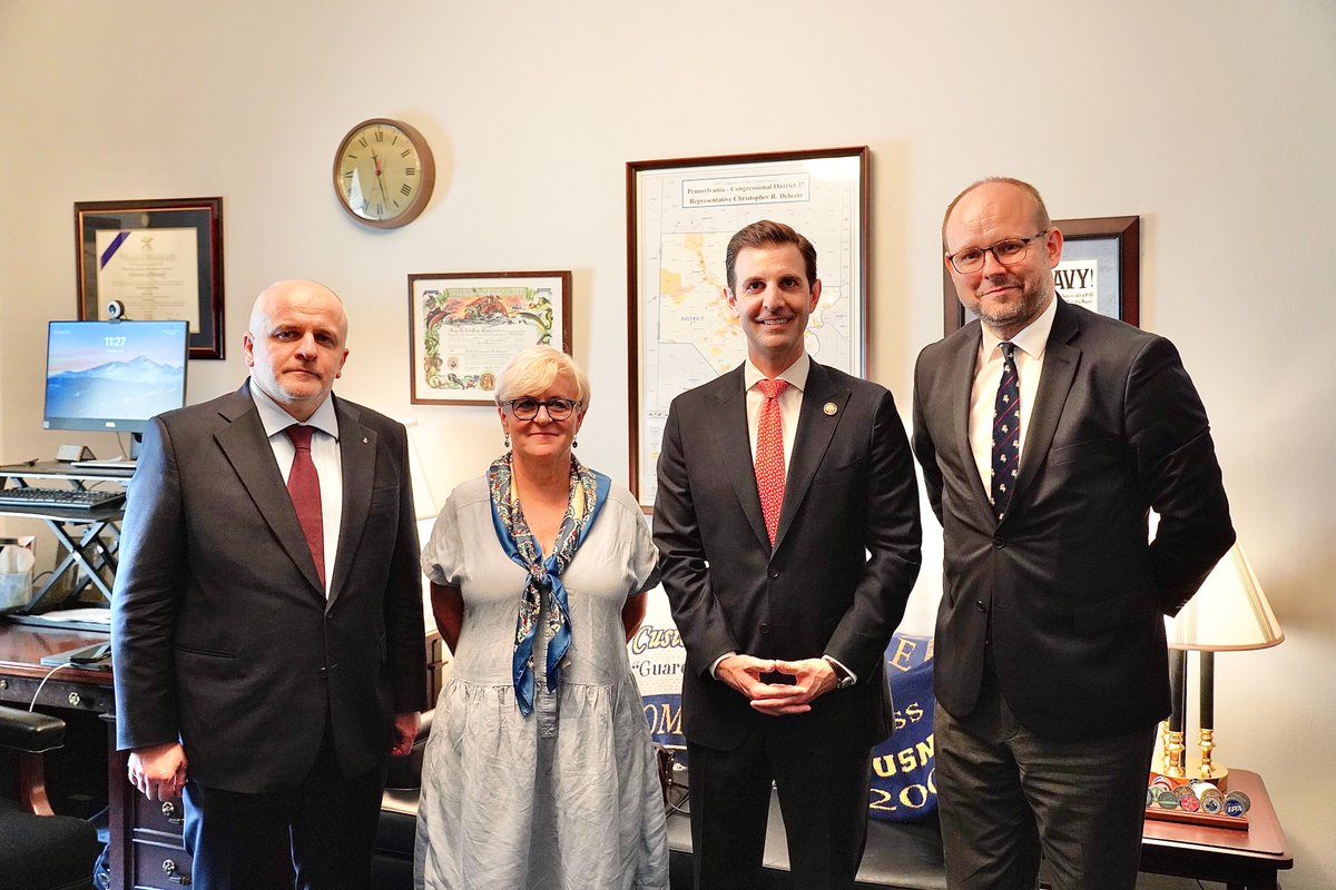 RepDeluzio's tweet image. Had a productive meeting with a delegation from Poland yesterday to talk about the NATO alliance and cooperation between our two countries on security and more. Don’t worry…I talked about Western PA’s strong Polish heritage! 🇺🇸🤝🇵🇱