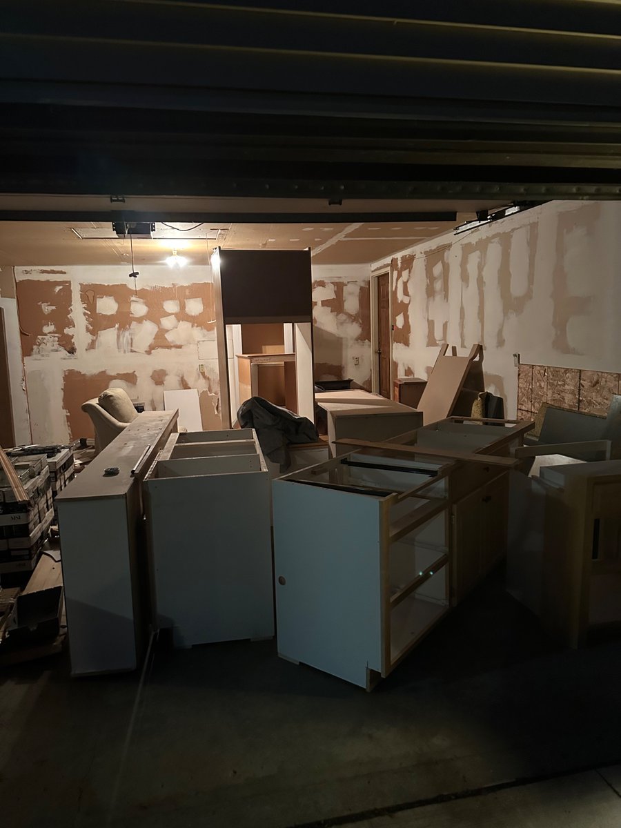 VeiledGlory's tweet image. Thrifted kitchen cabinets for the new house! Found on marketplace by a sweet friend and paid 12% what they would have been at a big box home store 🤩