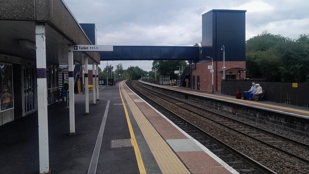 ModelRailsandMe's tweet image. Alfreton Station looks alot better with its new footbridge and lifts... though personally I believe it needs alot more staff presence than just a help point after my last bad experience there...