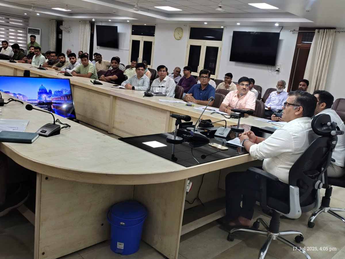 HindustanMnews's tweet image. hindustanmirrornews.com/dm-strict-on-a…
@Dm_Aligarh #farmer #BreakingNews