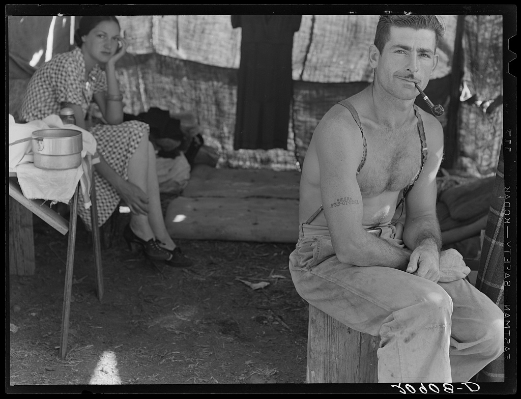 librarycongress's tweet image. Some National Tattoo Day trivia: When the Social Security Administration first began issuing numbers, it wasn't uncommon for people to get their number tattooed on their body. 💪
Photo from the Farm Security Administration - Office of War Information Photograph Collection at the…