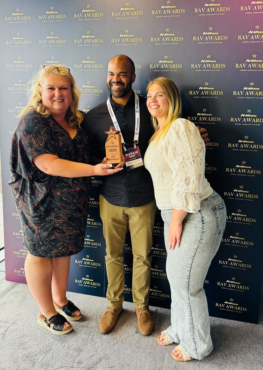 fjeanbart's tweet image. We won the inaugural RAV awards in the B2B partnership category at the Elevate Summit by @affiverse.
I have been in the space for the last 16 years.
Worked with brands, traditional affiliates, media buyers.
Scaled multiple affiliate programs to 8 & 9-figure revenue.
But to see…
