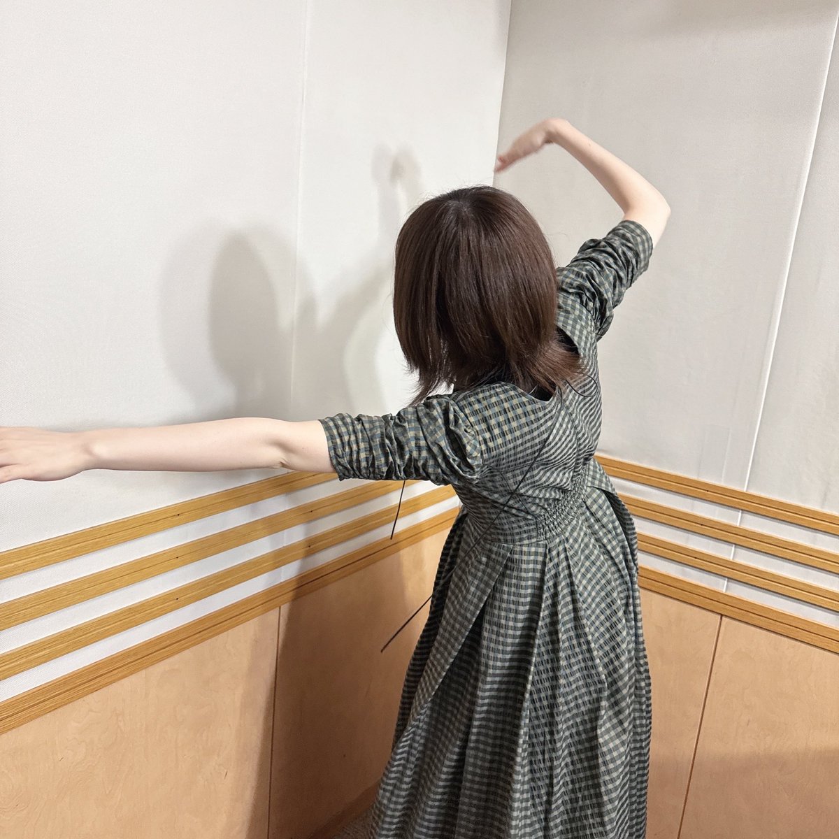 himi2bako's tweet image. #277「なるほどぉ！」
 本日も #ひみつばこ ありがとうございました。知り合いのSNSをみてほっこりした後に、事務所の方からのもうなんの言い訳もできないまっすぐな心配メールに、体を大事にすることを誓う上田さんでした。写真はすいみんぐしゃま。息継ぎもできますよ！と意気揚々しゃまでもある