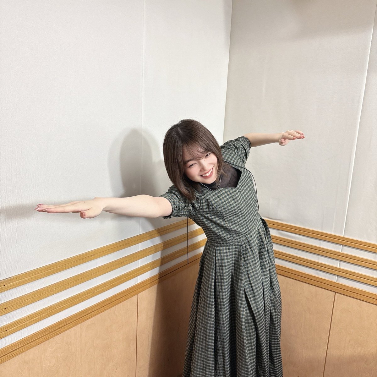 himi2bako's tweet image. #277「なるほどぉ！」
 本日も #ひみつばこ ありがとうございました。知り合いのSNSをみてほっこりした後に、事務所の方からのもうなんの言い訳もできないまっすぐな心配メールに、体を大事にすることを誓う上田さんでした。写真はすいみんぐしゃま。息継ぎもできますよ！と意気揚々しゃまでもある