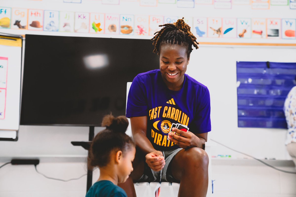 ECUWBB's tweet image. .@ZaniahZellous enjoyed some time reading to the kids at Ridgewood Elementary School yesterday afternoon 🙌
#FAB 🏴☠️