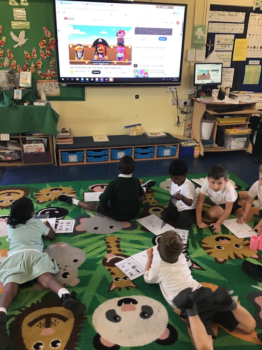 In UOW today, Reception were learning about maps and what the different symbols mean. After, we had a game of pirate map bingo. We also went on to create our own pirate map using our own symbols 🏝