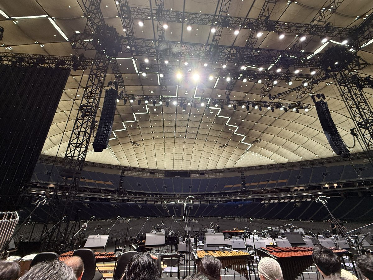 Miyaghissimo's tweet photo. 4万人ってすごい。しかも3回公演。

12万人の前で歌えるのは二度とないかも！とか思ってたのですが…何度でも立ちたい素晴らしいコンサートでした。乗れて本当に良かった！ https://t.co/ckFP6ESDLM
