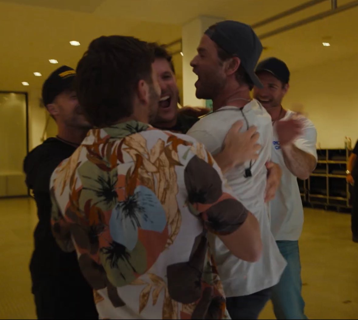 liamhemsnewss's tweet image. #New Liam Hemsworth in the new trailer of Chris Hemsworth show #limitlesswithchrishemsworth season 2, out on august 15th !!! In @NatGeo