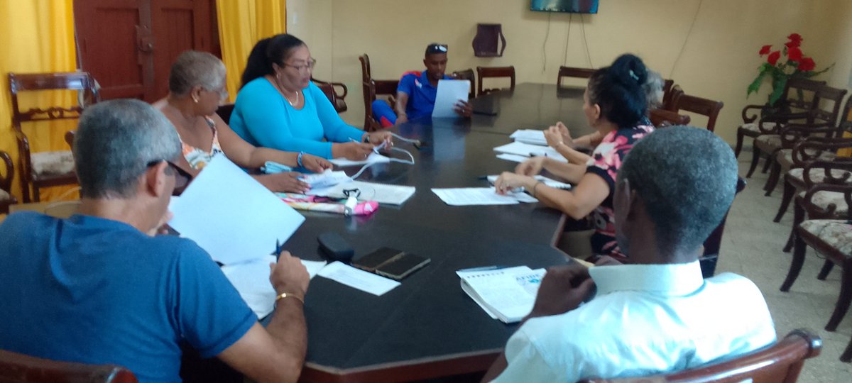 vasquez_yuneisy's tweet photo. Participamos en la comisión de cuadros de la dirección provincial del Inder en #Camagüey se analizan temas: seguimiento a los resultados del proceso evaluativo de los cuadros, el cumplimiento del plan de preparación y superación de los cuadros entre otros temas. #PorCamagüeyTodo https://t.co/4UqRcarfRT