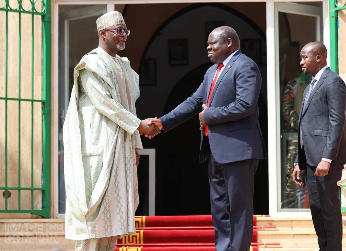 July 15th, Amb. Christophe Bazivamo formally presented his Letters of Credence to H.E. Gen. Abdourahamane Tiani, President of Niger, accrediting him as Ambassador Extraordinary and Plenipotentiary of Rwanda.

Earlier, July 14th, he was received by H.E. Bakary Yaou Sangaré,