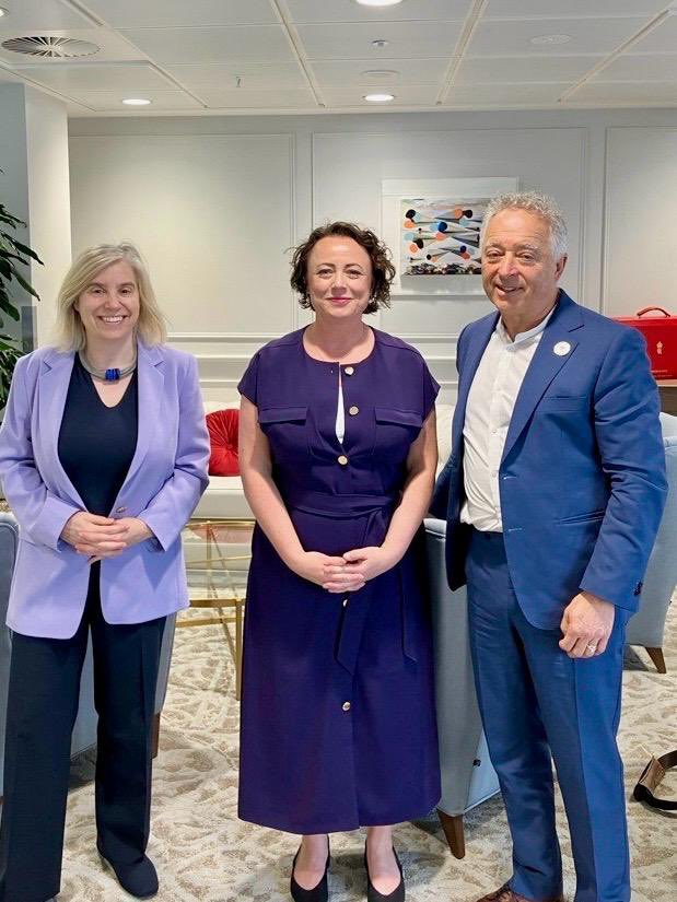 CMcKinnellMP's tweet image. A pleasure to meet @frankcottrell_b and @DianaJGerald to talk all things reading 📚
We know children who enjoy reading from a young age tend to thrive at school which is why we are launching a #NationalYearOfReading to reignite the country's passion for reading 🌟