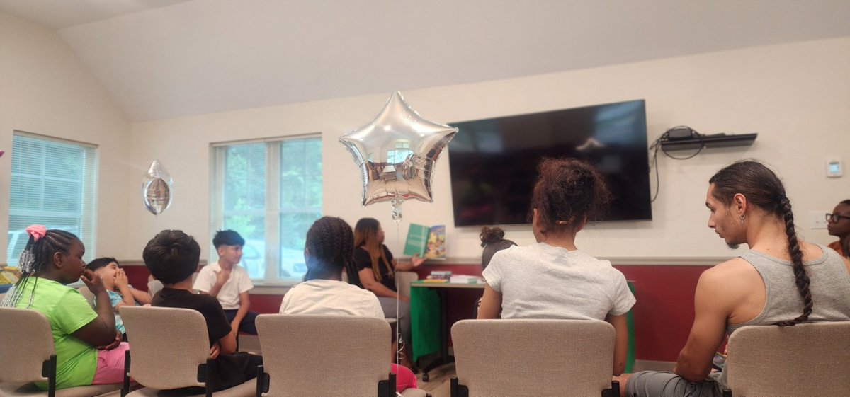 ECCommunities's tweet image. We kicked off #NationalSummerLearningWeek on Monday with storytelling and signed books!

Thank you to Cindy Cadet for joining us for a special reading and signing! Our young readers were all ears and inspired by Zola and her friends&apos; adventure