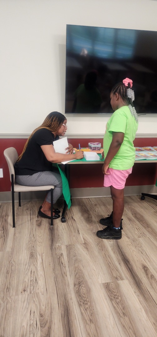 ECCommunities's tweet image. We kicked off #NationalSummerLearningWeek on Monday with storytelling and signed books!

Thank you to Cindy Cadet for joining us for a special reading and signing! Our young readers were all ears and inspired by Zola and her friends&apos; adventure