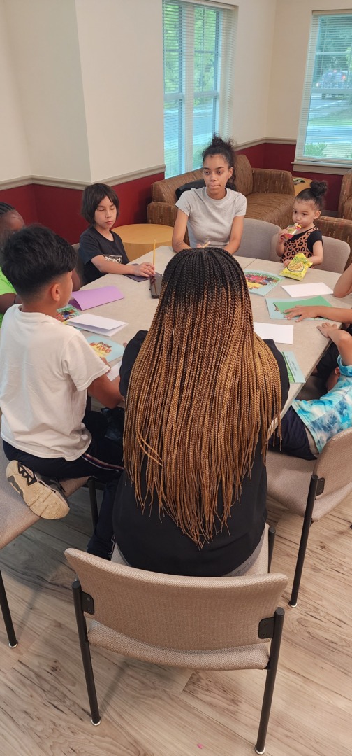 ECCommunities's tweet image. We kicked off #NationalSummerLearningWeek on Monday with storytelling and signed books!

Thank you to Cindy Cadet for joining us for a special reading and signing! Our young readers were all ears and inspired by Zola and her friends&apos; adventure