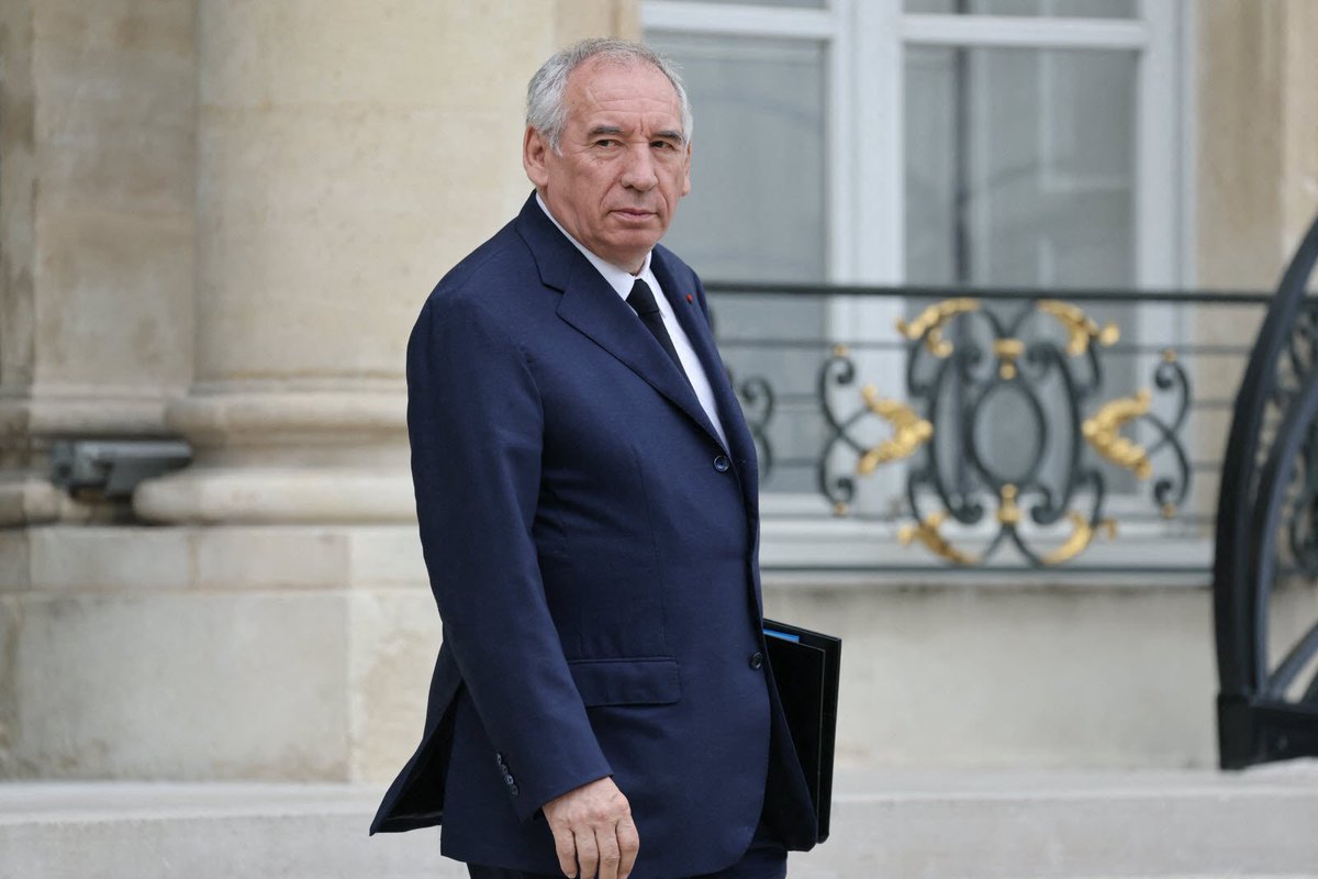 FRElects's tweet image. 🇫🇷 Prime minister François Bayrou&apos;s favourability rating falls to 12%. Lowest on record for a sitting PM (Cluster17).