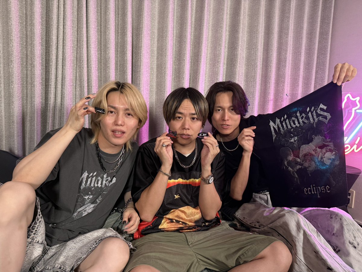 【🚨本日の3大発表まとめ🚨】
YouTube生配信をご覧いただいた皆さま、ありがとうございました！

Miiakiisからの《3大発表》はこちら👇

① Miiakiis 初のCDリリース決定
→ 10月XX日 発売予定

② リリースツアー開催決定
→ 「Miiakiis ONEMAN LIVE TOUR 25-26」全国開催！

③ ツアー初日（10/25
