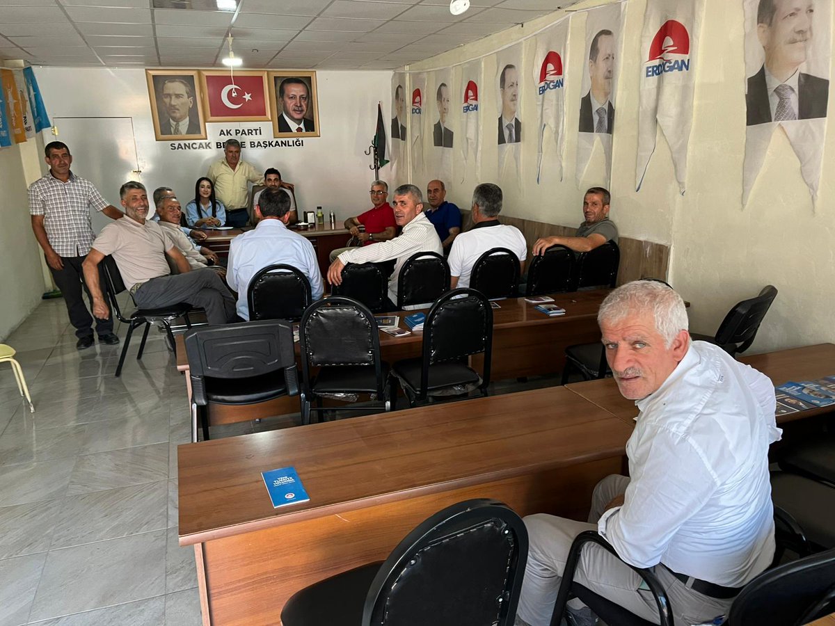 Kadın kolları Başkanımız, Teşkilat yönetimimiz, mahalle ve köy sorumlularumız ile haftalık olağan toplantımızı gerçekleştirdik. Beldemiz adına sorun ve talepleri dinledik. Çözüm noktasında azim ve gayretle elimizden gelen bütün gayreti gösterdik ve göstereceğiz.