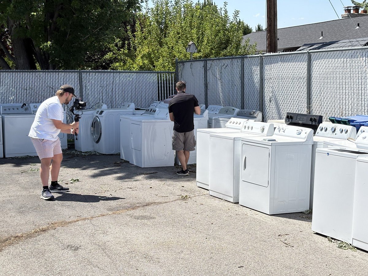 mhp_guy's tweet image. This is the most Utah story you'll hear this summer:
I filmed a video about the appliance rental business in Utah last month. Turns out this is a very profitable and approachable business.
Then the guy that owns this business accidentally discovered on FB Marketplace that BOTH…