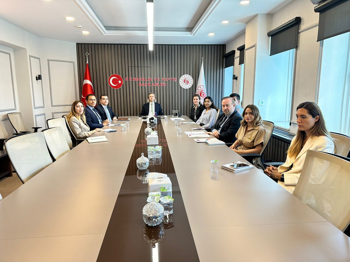 Rehberlik ve Teftiş Başkanlığı (@csgb_rtb) on Twitter photo Uluslararası Çalışma Örgütünden (ILO) gelen heyet Başkanımız Bekir Aktürk’ü ziyaret etti. Toplantıda, İş Teftiş Rehberlik ve Sosyal Diyalog Yoluyla İşyeri Uyumunun Güçlendirilmesi Projesi kapsamındaki gelişmeler değerlendirildi. <a href="/iloankara/">ILO Türkiye</a> Uluslararası Çalışma Örgütünden (ILO) gelen heyet Başkanımız Bekir Aktürk’ü ziyaret etti. Toplantıda, İş Teftiş Rehberlik ve Sosyal Diyalog Yoluyla İşyeri Uyumunun Güçlendirilmesi Projesi kapsamındaki gelişmeler değerlendirildi. <a href="/iloankara/">ILO Türkiye</a>