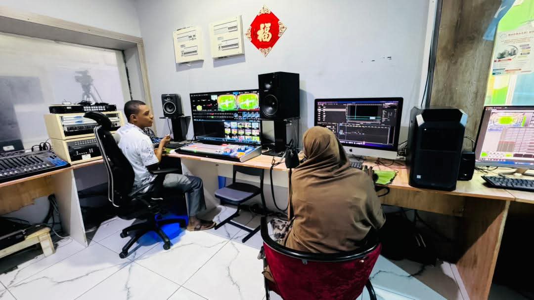After being inactive for 35 years, the #Somali government has formally reactivated the country's media satellite teleport. In its weekly cabinet meeting today, the government praised the Ministry of Information for its dedication in restoring this crucial media facility.