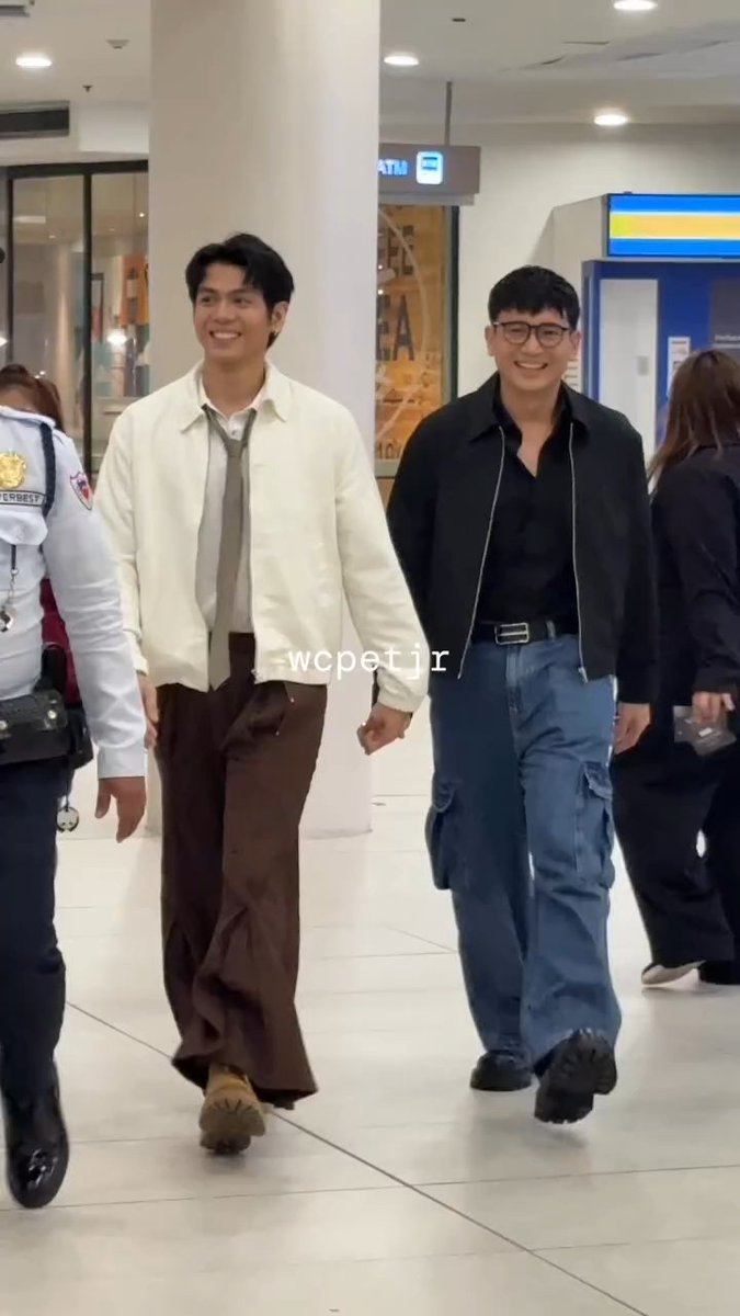 ssteepphh's tweet photo. Dingdong Bahan and Patrick Ramirez attend the #ItsOkaySpecialScreening tonight! 💙🩵

@dingdongbahan @impatrickr #DongPat
#ItsOkayToNotBeOkay @starmagicphils @StarCreativesTV

Credit: Wilfredo Fred/Facebook https://t.co/a2snUEYW2w
