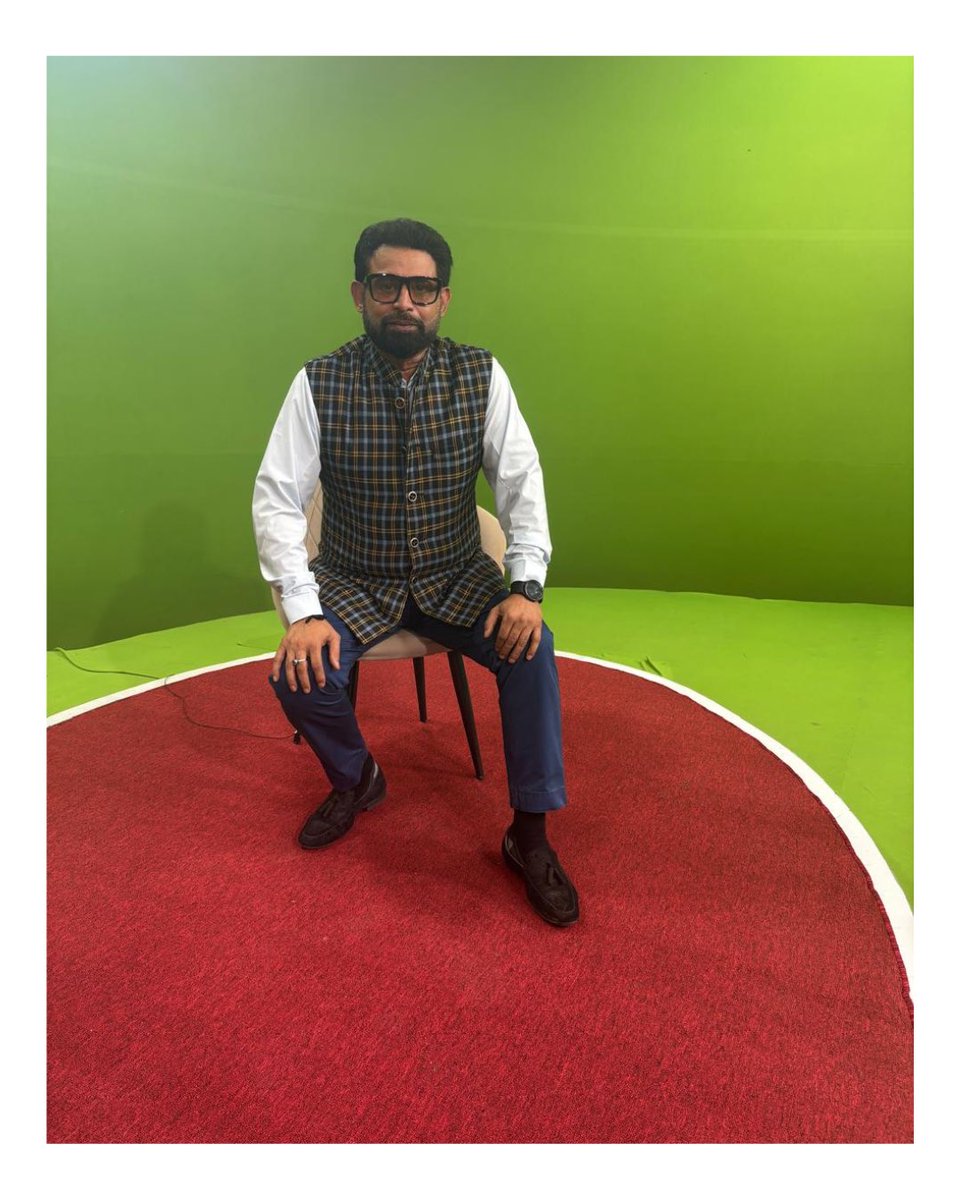 chetans1987's tweet image. Every match tells a story and I get to narrate it. Always a pleasure being in front of the mic! ✨🤍🏏

#VoiceOfCricket #LiveFromTheStudio #MicCheck #CricketCommentary