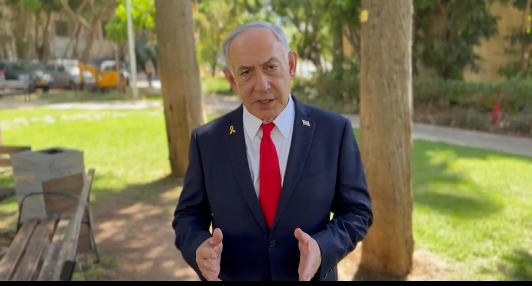 🚨🚨🚨 رئيس الوزراء الإسرائيلي نتنياهو|
.
" لن نسمح أبدا بتواجد القوات السوريه جنوب دمشق"
.
" وما فعله النظام في سوريا هو أنه إنتهك هذا وقام بإرسال قوات للمنطقه وقام بقتل إخوتنا الدروز
.
" لذلك اصدرت تعليماتي للجيش بمهاجمة عصابات القتل 
ونتيجه لهذا الضغط العسكري ، انسحبت القوات