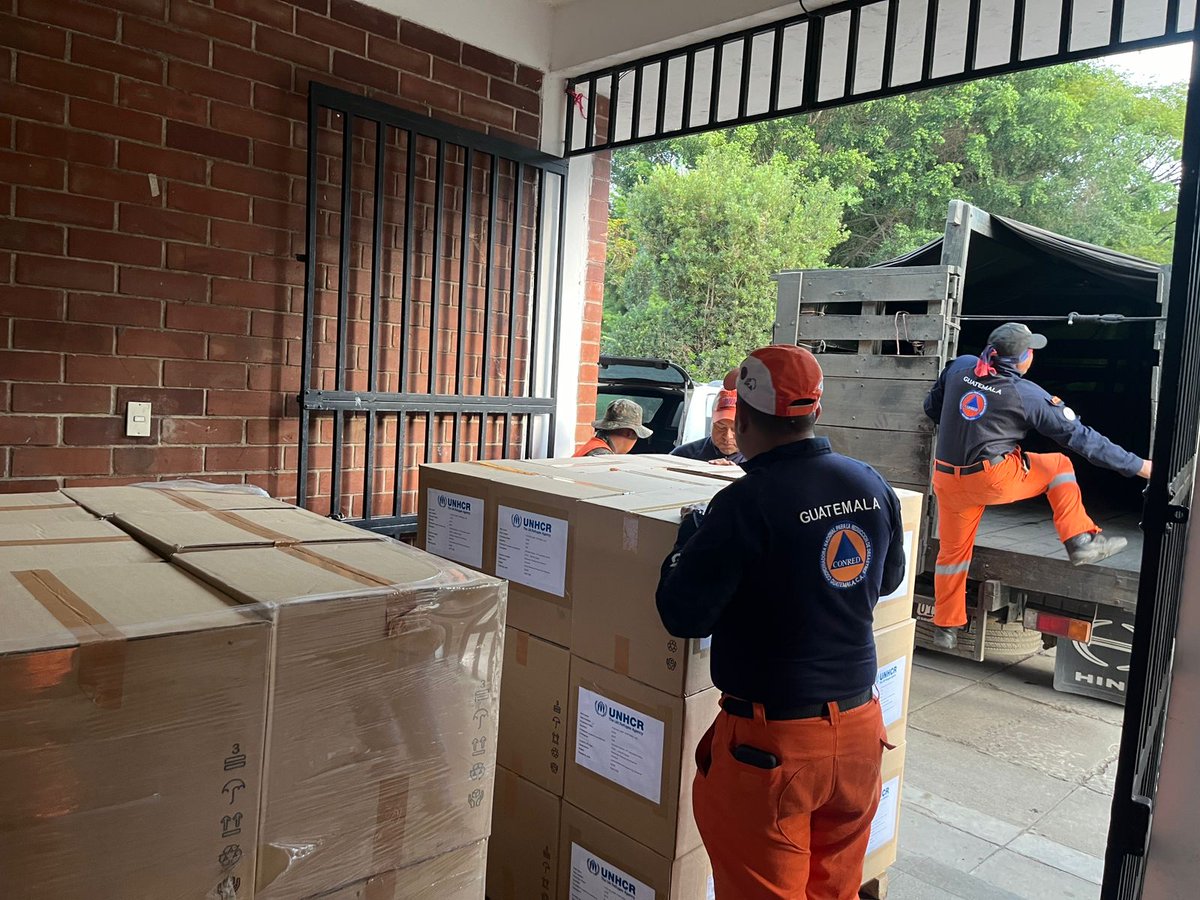 ConredGuatemala's tweet photo. #SismoGT El Sistema CONRED continúa con el traslado de ayuda humanitaria desde #INVAL hacia Santa María de Jesús, Sacatepéquez. Dicha ayuda será entregada a las familias damnificadas por la secuencia sísmica registrada en el país.
Fotografías: Sistema CONRED. https://t.co/5OgvzCKswq