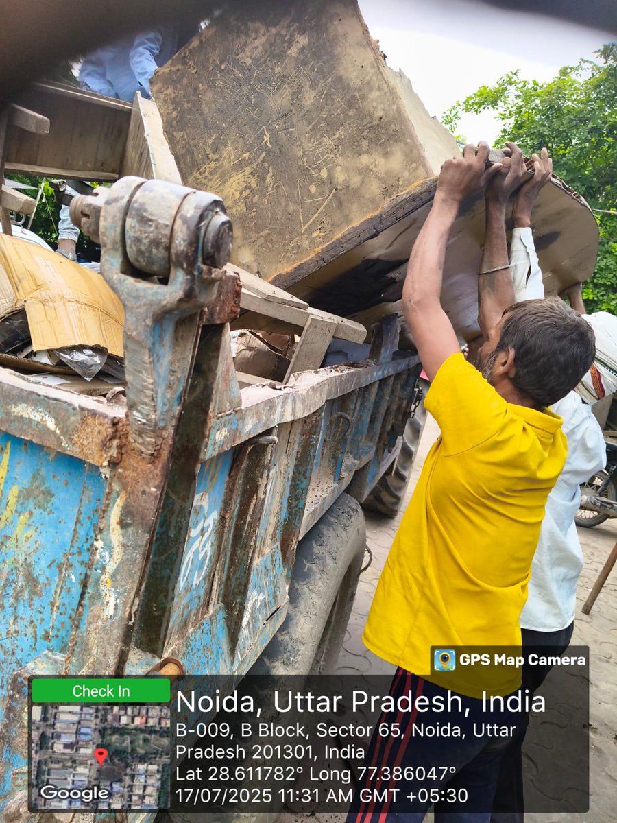 noida_authority's tweet image. आज, दिनांक 17.07.2025 को नौएडा प्राधिकरण द्वारा सैक्टर-65 में अतिक्रमण हटाने की कार्यवाही की गई। यह अभियान नौएडा को सुव्यवस्थित एवं अतिक्रमणमुक्त शहर बनाने की दिशा में एक महत्वपूर्ण पहल है। प्राधिकरण आमजन से अपील करता है कि केवल चिन्हित वेंडिंग ज़ोन में ही दुकानें या ठेले लगाएं,…