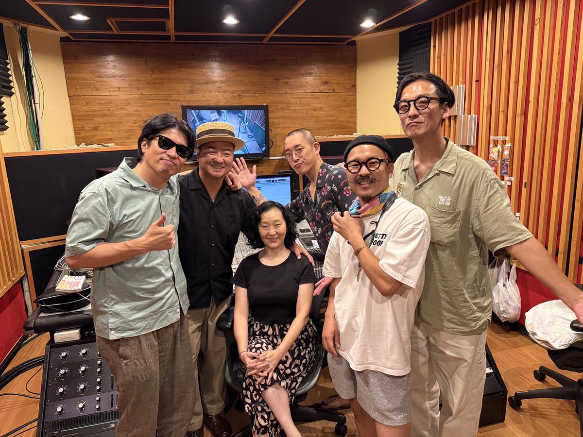 本日はレコーディングの日！でした！

スウィングスタンダードからオリジナルまで、ライブでお馴染みの曲等を中心に５人編成となって初のフルアルバム完成に向けて着々と。

過去最高のボリュームとバラエティ豊かな内容になるでしょう！

年内リリース目指します！
乞うご期待ー♪