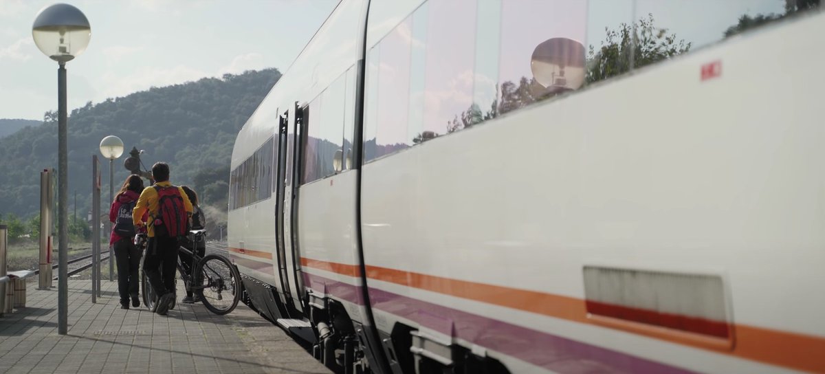 viasverdes_ffe's tweet image. Descubre la nueva sección en viasverdes.com 'En tren a las #ViasVerdes'. Con la entrada de la nueva normativa de @renfe y mayor flexibilidad de las bicis en el tren ahora es más fácil que nunca.
viasverdes.com/viajesorganiza…