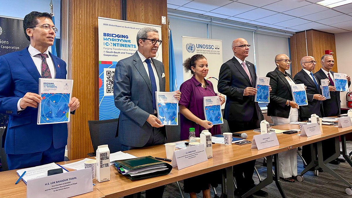 UNOSSC's tweet image. 📌 At a high-level side event of the 2025 @UN High-Level Political Forum on Sustainable Development (#HLPF), @UNOSSC today launched its flagship 2025 Global Report, “Bridging Horizons and Continents: Forging Transformative Pathways in #SouthSouth and #TriangularCooperation”.