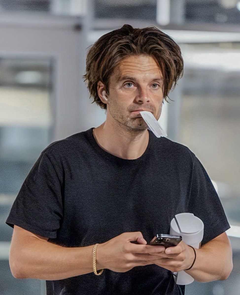 rockstarsebs's tweet photo. sebastian’s “i just woke up like this💋” hair is my favorite thing EVER🙂‍↕️ https://t.co/vsjjs6Pbpd