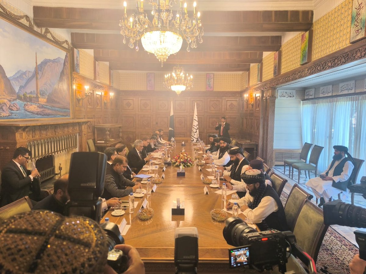 MahazOfficial1's tweet image. Update: Deputy Prime Minister & Foreign Minister, Ishaq Dar met with Afghan Acting Foreign Minister Amir Khan Muttaqi in Kabul, along with senior-level delegations from both sides.