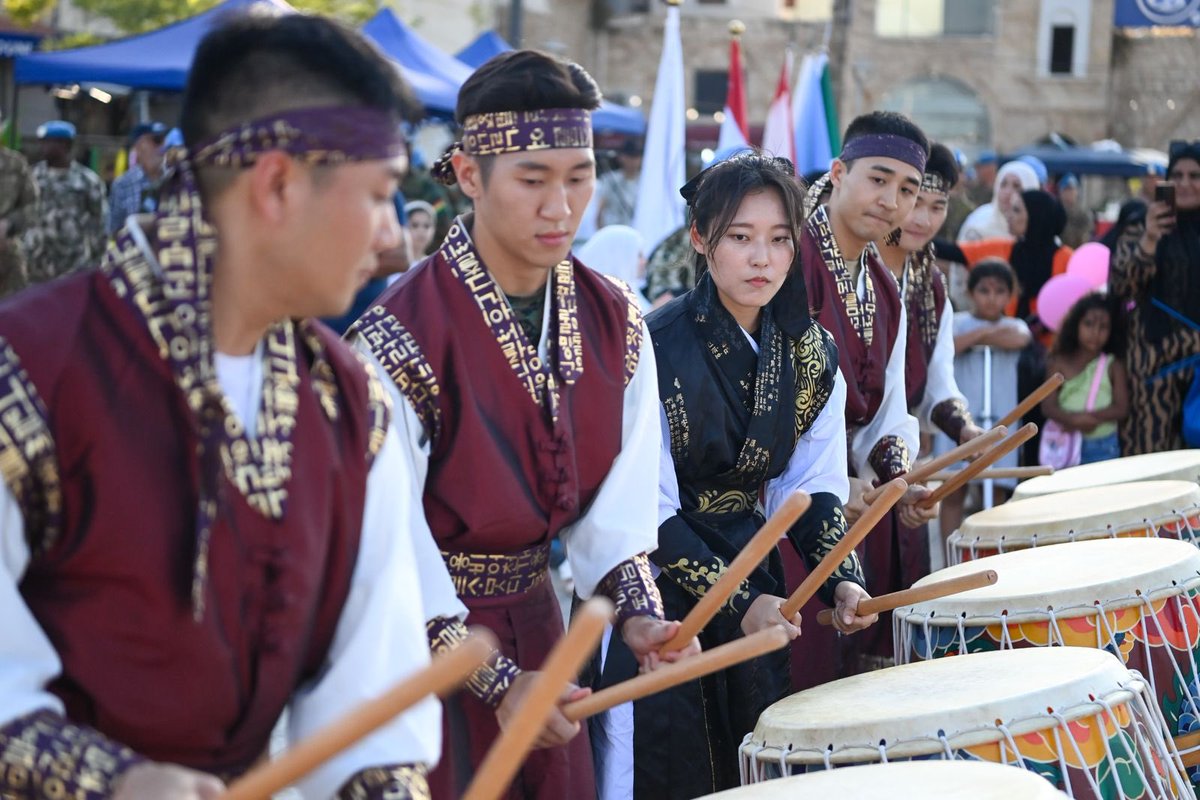 UNIFIL_'s tweet image. Peacekeepers joined the Women & Children Festival in Tyre, with the Union of Municipalities and the Lebanese Army.
Local women shared handmade goods, and peacekeepers brought shows for kids — a moment to connect, support local trade, and stand with those facing real challenges.