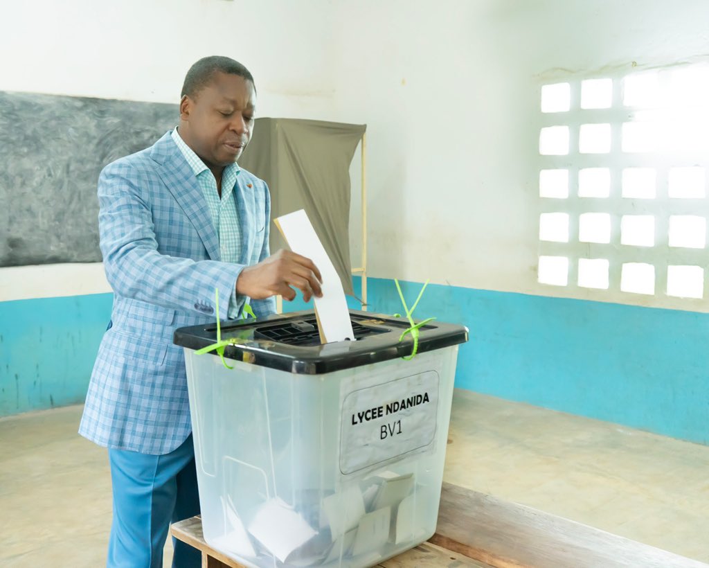 FEGnassingbe's tweet image. J’ai accompli mon devoir civique ce matin au bureau de vote n°1 du Lycée Maman N’danida, dans un esprit de responsabilité républicaine et d’engagement citoyen.
Ce moment démocratique est essentiel. Il traduit notre volonté collective de renforcer la gouvernance locale, d’assurer…