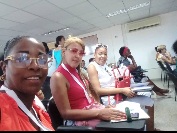 Seminario Municipal de la Dirección General de Regla con toda la entrega,compromiso y emoción.Educación siempre de calidad❤️🇨🇺Regla va por más 
<a href="/EducacionRegla/">Dirección General de Educación Regla</a> 
<a href="/YolivanC41557/">Yoliván Prevost Candó</a> 
<a href="/Roilancu1/">Roilán Rodríguez Barbán</a> 
<a href="/DirectEducaHab/">Karenia Marrero Arrechea</a> 
<a href="/SaerySerrano/">Saery Serrano</a>