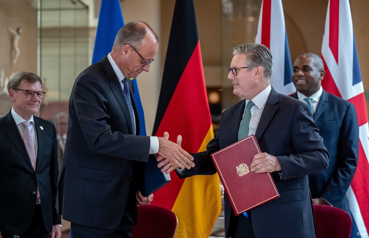 GermanEmbassy's tweet image. 🇩🇪🤝🇬🇧
For security and prosperity in Europe: Germany and the United Kingdom
With our Treaty on Friendship and Bilateral Cooperation, Germany and the United Kingdom are making a key contribution to Europe’s security and defence.