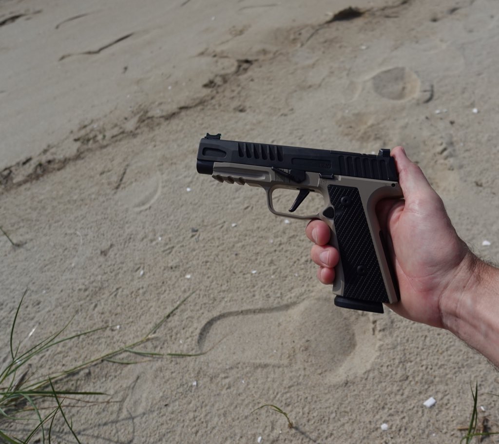 MischiefMach's tweet image. Sand Viper.
Sig Sauer Fuse build with a McMillan tan cerakote macro frame