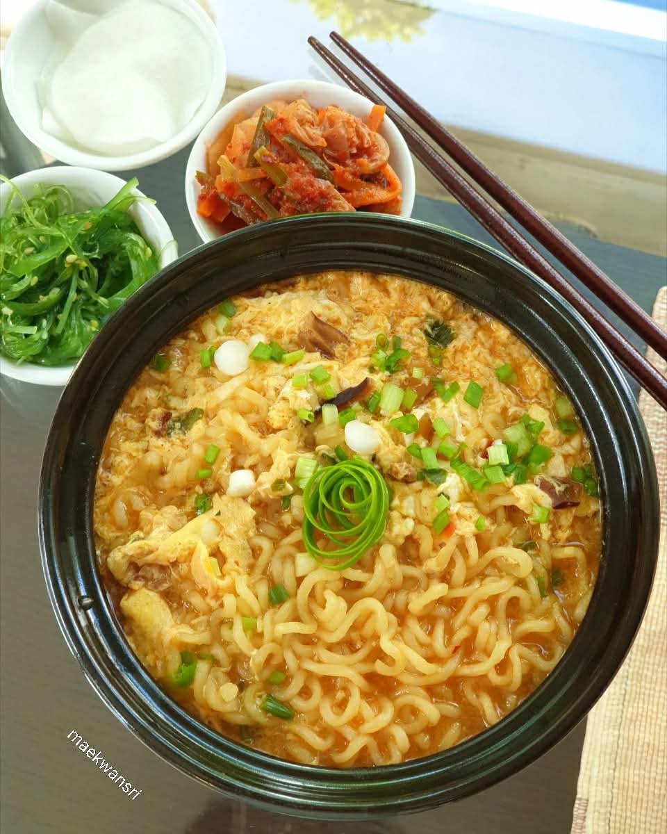 KwansriR's tweet image. บะหมี่สำเร็จรูปกับไข่ของคู่กัน
