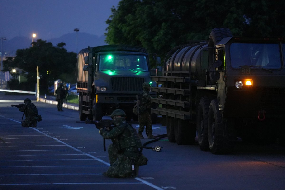 MoNDefense's tweet image. #HK41 #Day9
#ROCArmy Aviation units conducted field hot refueling and rearming to sustain strike capabilities.
#ROCMC maneuvered north to tactical positions and carried out counterattack drills.
#ROCArmedForces
#PeaceThroughStrength