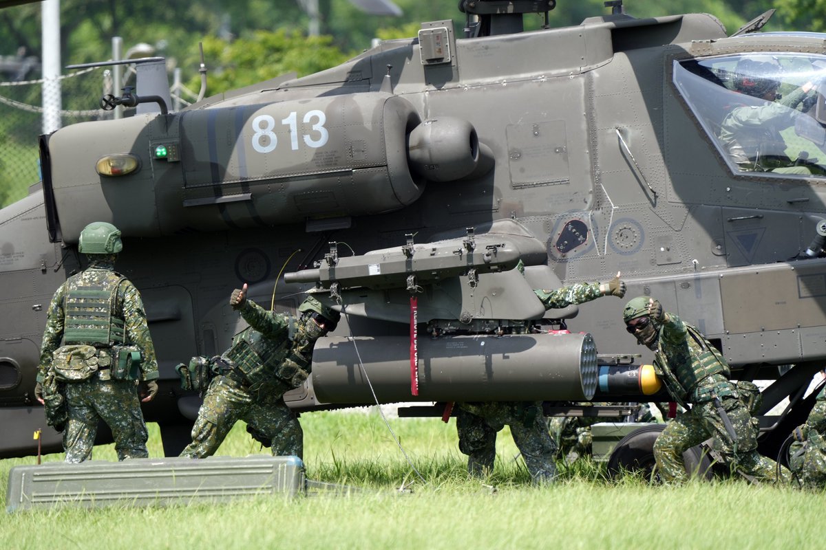 MoNDefense's tweet image. #HK41 #Day9
#ROCArmy Aviation units conducted field hot refueling and rearming to sustain strike capabilities.
#ROCMC maneuvered north to tactical positions and carried out counterattack drills.
#ROCArmedForces
#PeaceThroughStrength