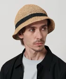 個人的に開襟シャツにキャップ合わせはあんまり好きでないなあと感じていたところに見つけたracalのペーパーチューリップハットは野暮ったくなく開襟シャツにもバッチリ合います。