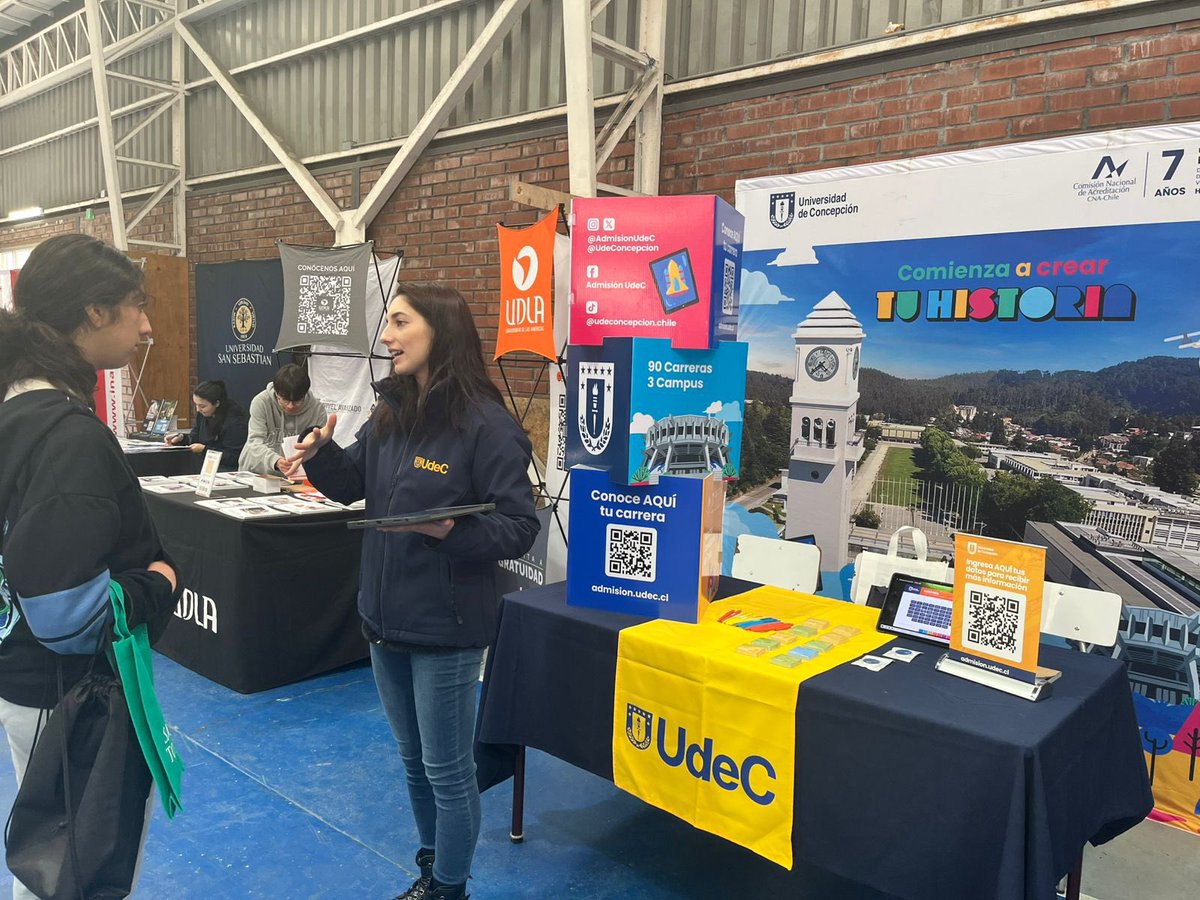 AdmisionUdeC's tweet image. #AdmisiónUdeC Participamos en la feria vocacional del Colegio Amanecer de Coronel para entregar información de la @udeconcepcion a más de 300 estudiantes de enseñanza media de las 90 carreras de pregrado, becas, ingresos especiales, servicios y beneficios que ofrece la UdeC 🏫